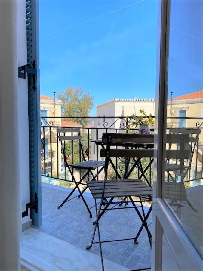 Summer House In Spetses Exterior photo